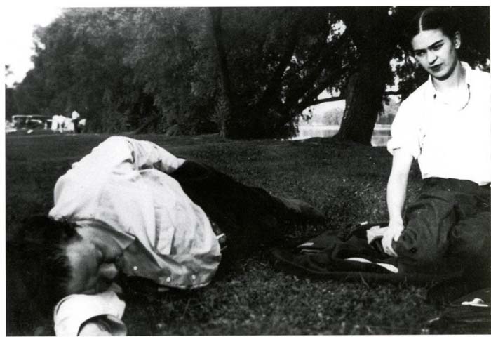 Rivera and Kahlo on Belle Isle (photo courtesy of the Detroit Institute of Arts)